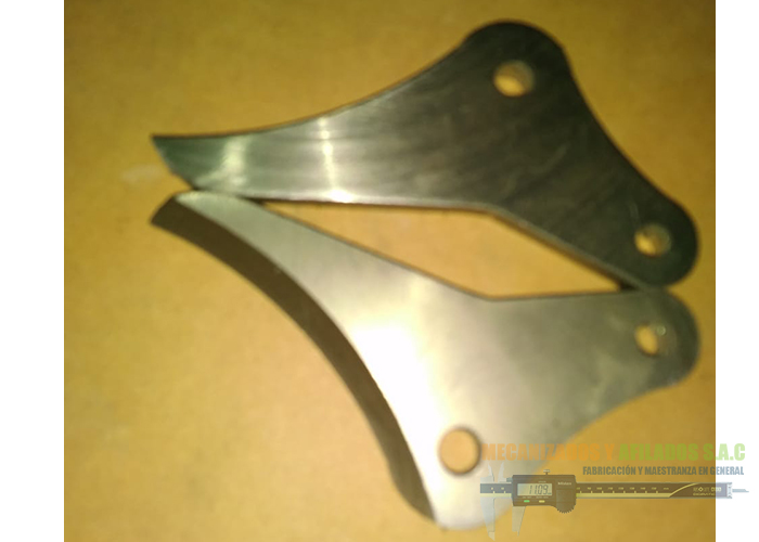 Fabricación de cuchillas para corte de cuello de pollo