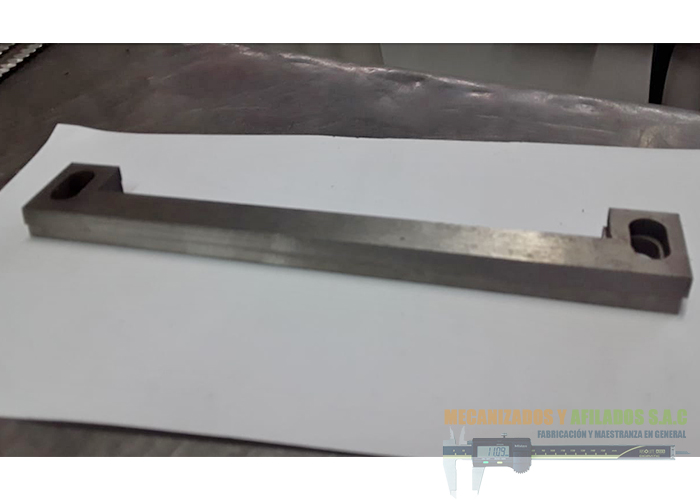 Fabricación de cuchillas para corte de envolturas de caramelos