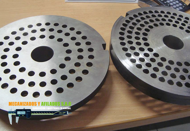 Fabricación de cuchillas para moler carnes